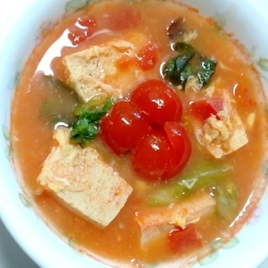 豆腐とレタスのトマトスープ